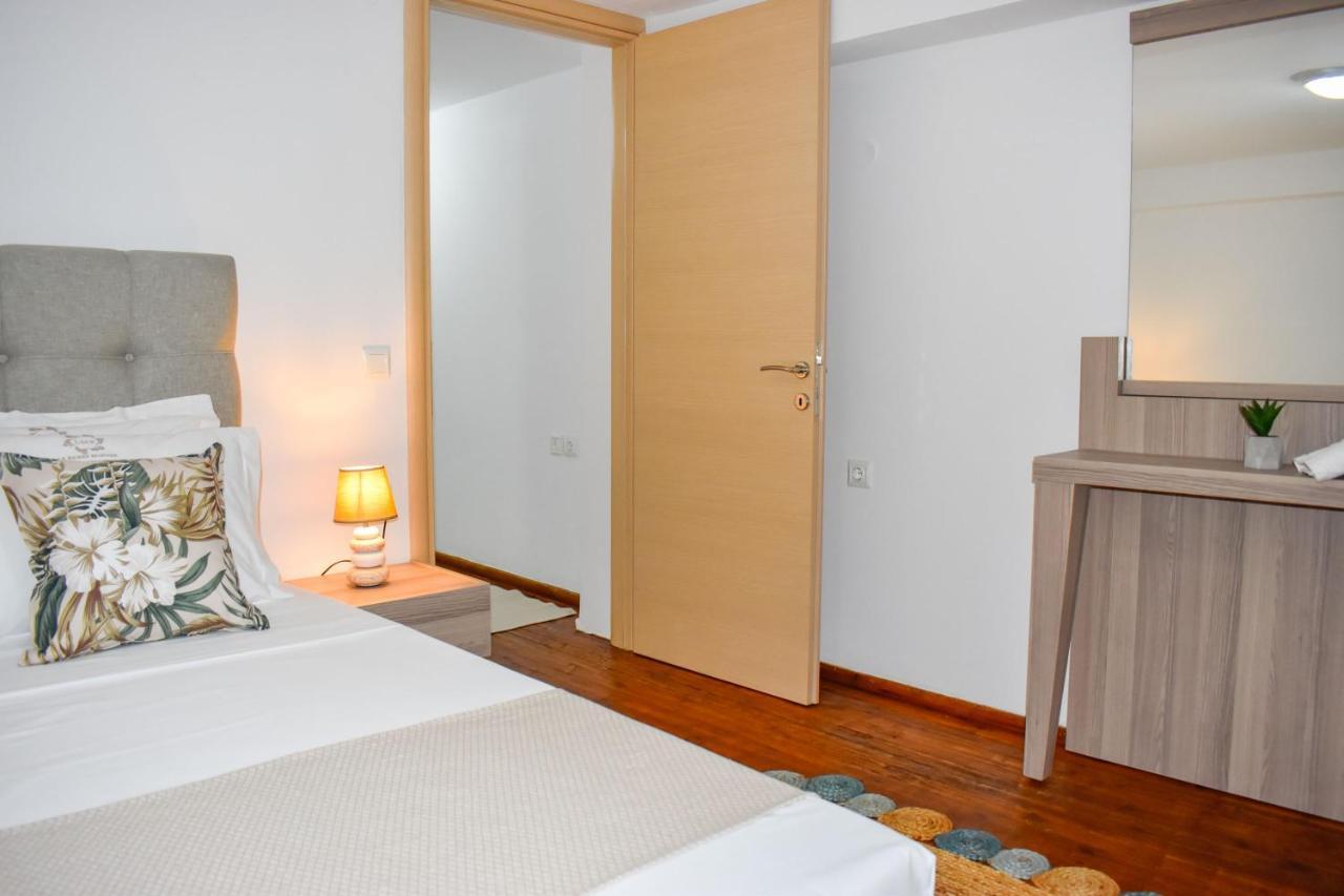 La Maison Plakes 3 Bdr Apt Skiathos Town Bagian luar foto